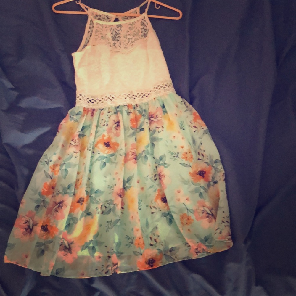 Chic pastel floral spring/summer dress